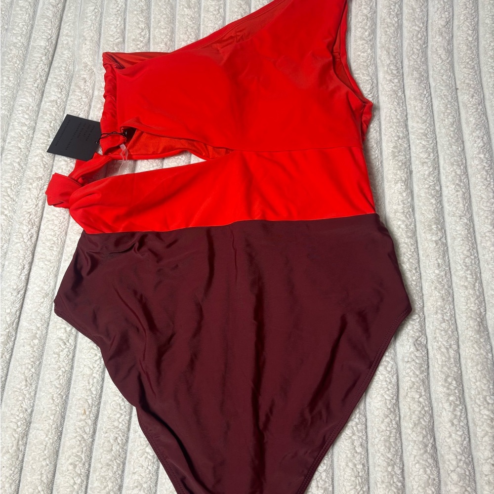 Chic Red One-Shoulder Swimsuit with Cutout - Picture 7 of 8